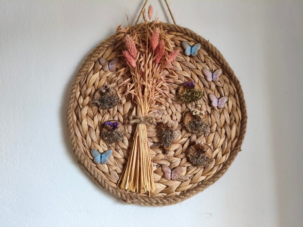 Wall hanging suitable for summer home decor