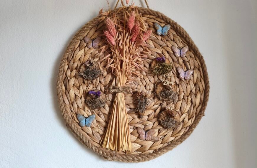 Wall hanging suitable for summer home decor