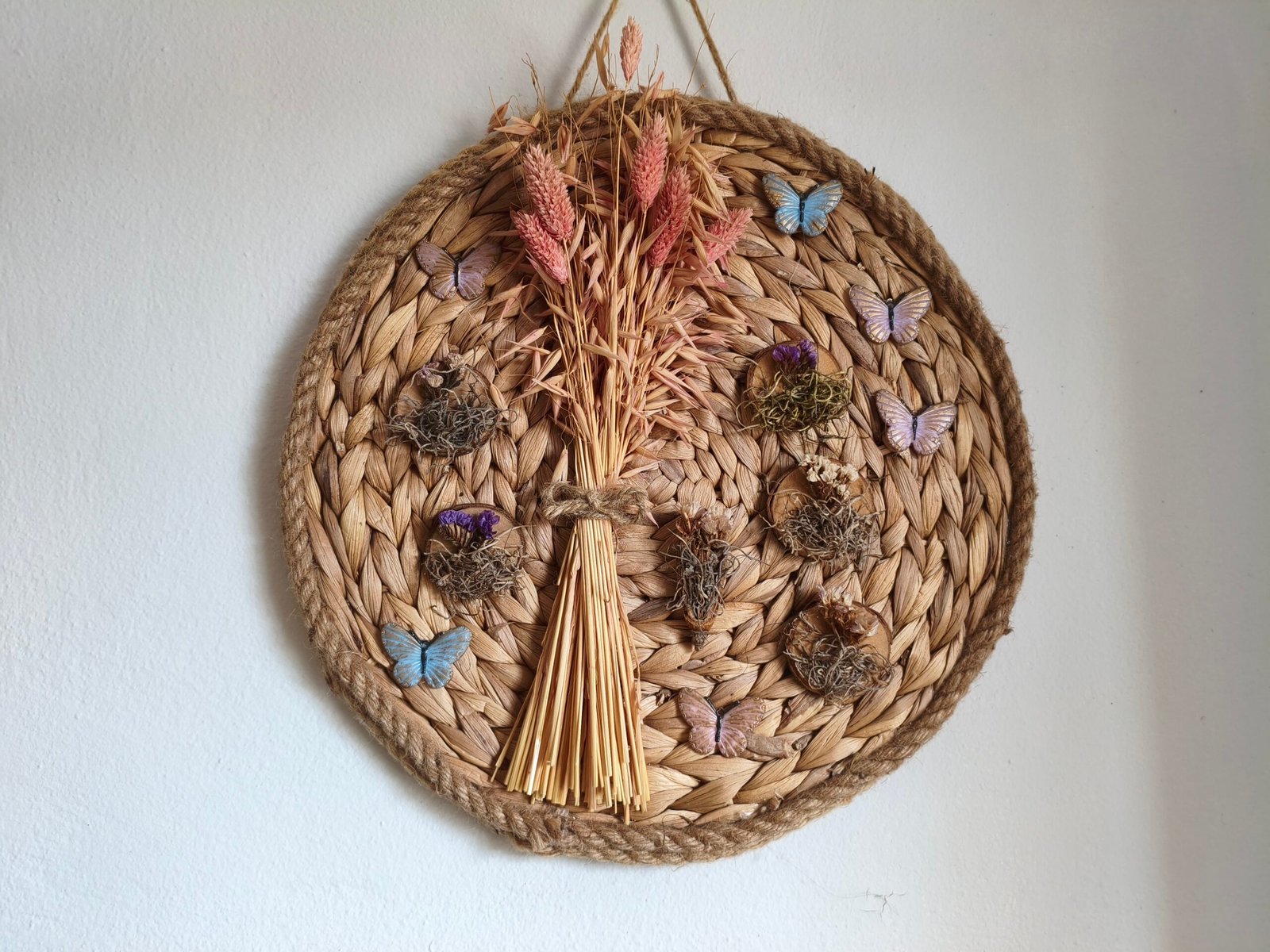 Wall hanging suitable for summer home decor